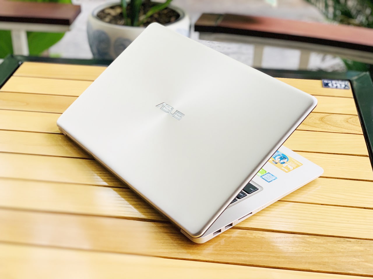 Asus Vivobook X510U (i5-8250U/8GB/256GB SSD /NVIDIA 940MX/15.6″ FHD