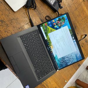 Laptop Dell Latitude 5400 Intel(R) Core(TM) i5-8265U/Windows 10 Pro 64-bit